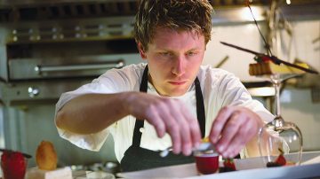 벌레 없는 음식을 준비하는 요리사