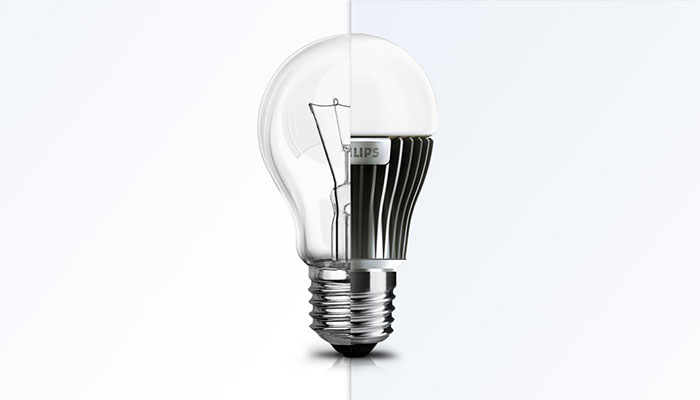 LED와 기존 조명 전구를 전구 하나로 결합시킨 이미지