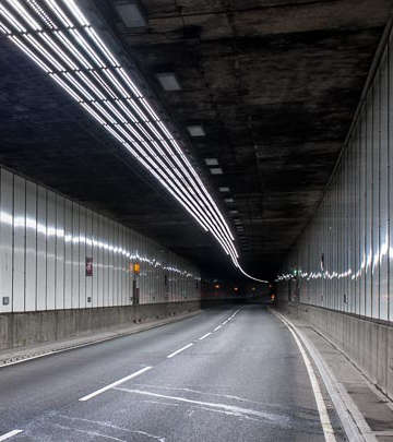 필립스 LED 조명으로 환하게 빛나는 메이어 터널