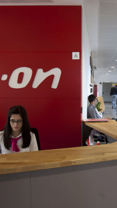 E.ON Spain 리셉션 구역의 첫인상을 바꿔 놓은 필립스 절전형 LED 조명