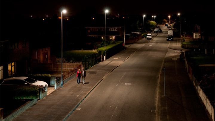 필립스 가로등으로 밝아진 영국 오르포드 거리