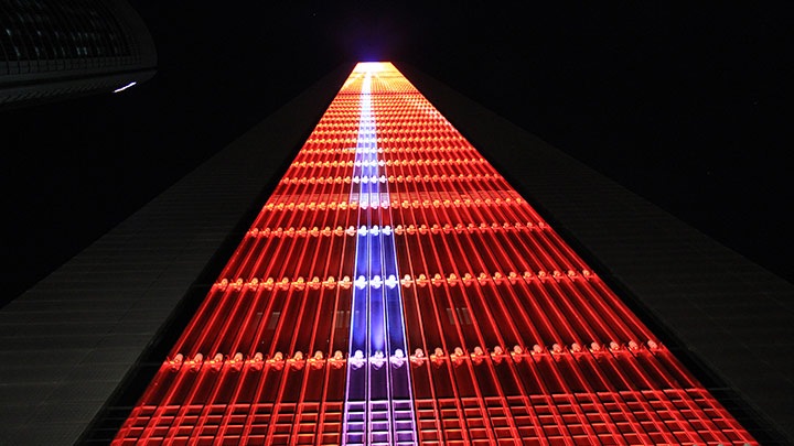 조명이 적용된 CEPSA Tower Madrid