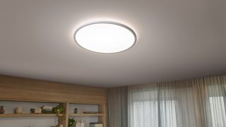 빈티지 스타일의 LED 필라멘트 전구가 펜던트 형태의 조명으로 매달려 아늑한 식사 공간에 따뜻한 분위기를 조성하여 에너지 효율적이고 세련된 홈 조명 솔루션을 선보입니다.